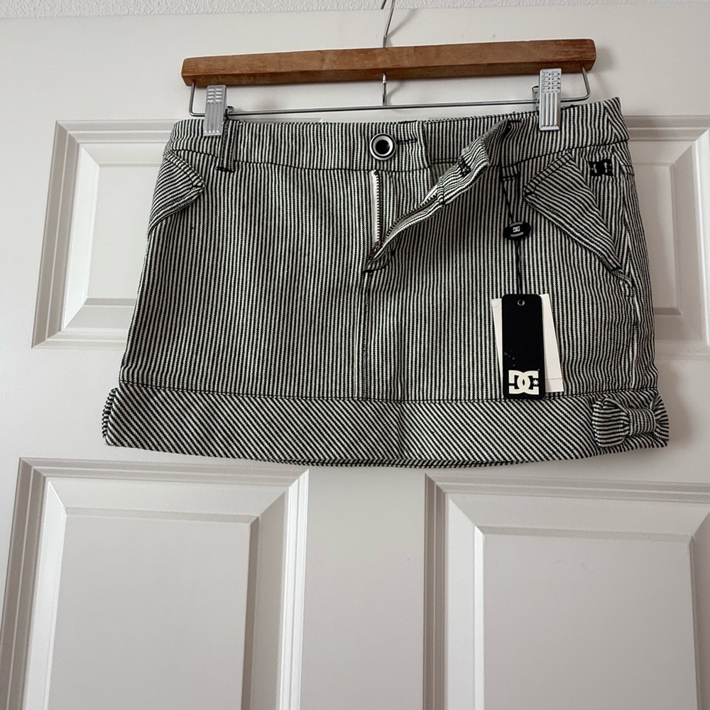 DC Women's Black and White Pinstripe Skirt!